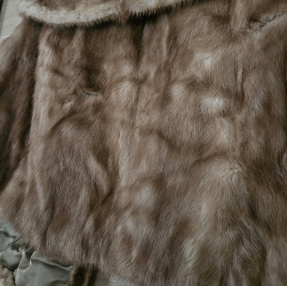 Vintage Mink Fur Capelet Cropped Fur Jacket | Light Brown | Old Hollywood - Picture 5 of 15